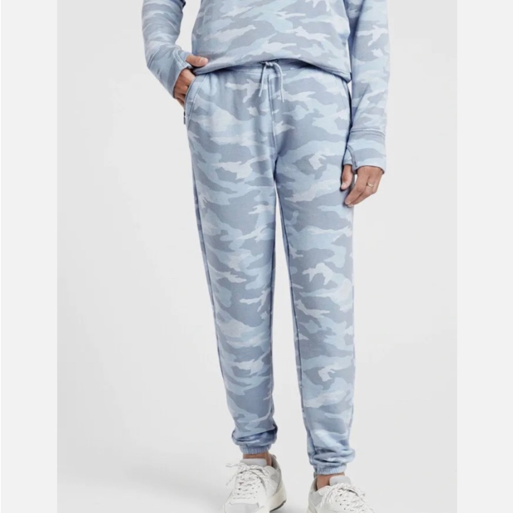 Like new, soft and cozy sweatpants.